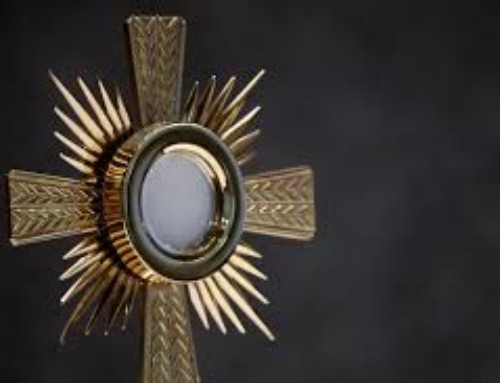 Adoration eucharistique mensuelle